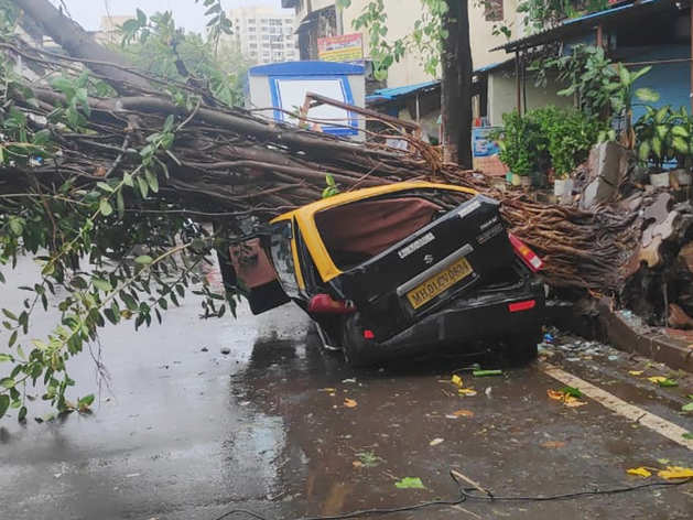 Nisarga Cyclone in Maharashtra: 129 साल में मुंबई में ऐसा तूफान, देखें निसर्ग के सबसे डरावने वीडियोज और फोटोज