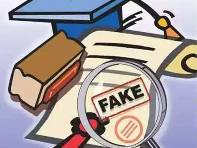 मऊ में 64 फर्जी टीचर्स पर लगेगा गैंगस्टर कानून, छह करोड़ की वसूली के लिए होगी कुर्की