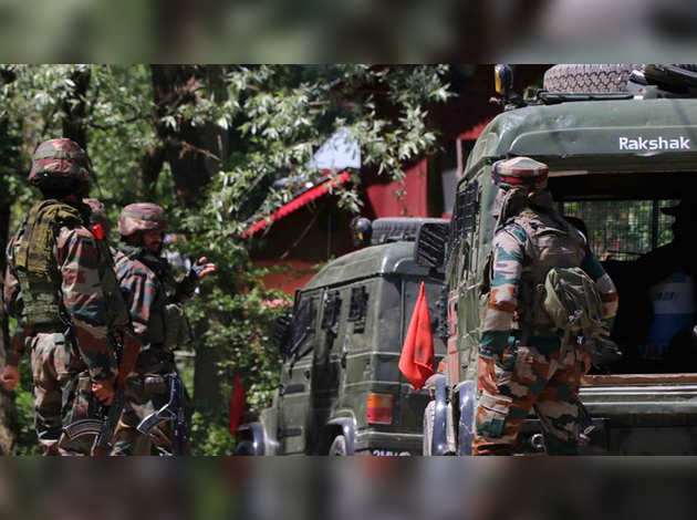 जम्मू-कश्मीर में सुरक्षाबलों ने तोड़ी आतंक की कमर, पहली बार 4 महीने में 4 अलग-अलग आतंकी संगठनों के कमांडर ढेर