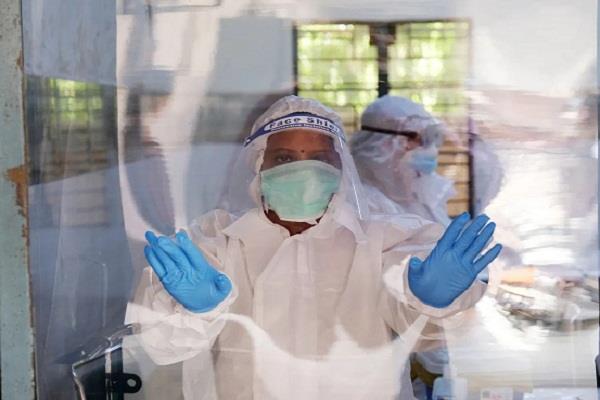 भारत में आसमान छूते कोरोना के आंकड़े, मरीजों की संख्या 10.77 लाख पार