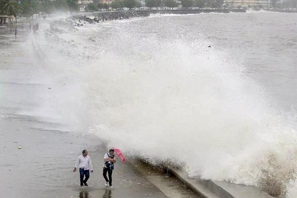 मुंबई में आज फिर बरसेगी आफत, समुद्र में उठेंगी 4.26 मीटर ऊंची लहरें