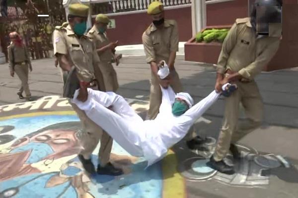 Rajasthan Crisis: प्रदर्शन कर रहे यूपी कांग्रेस अध्यक्ष अजय लल्लू समेत कई कांग्रेसी हिरासत में