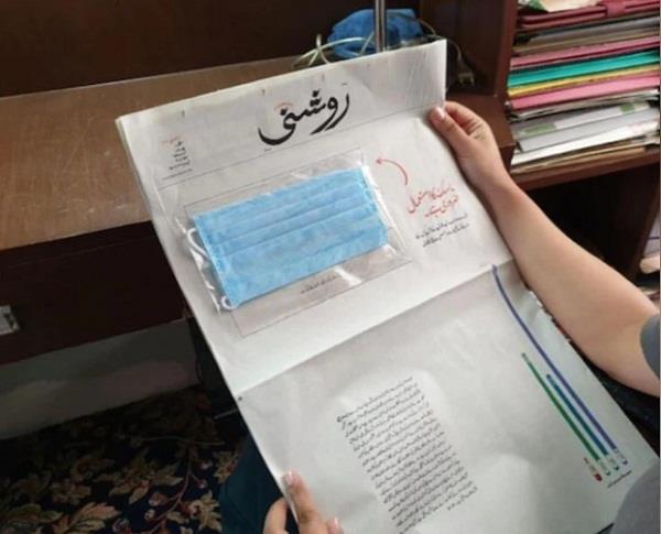 कश्मीर के उर्दू अखबार का अनोखा तरीका, न्यूजपेपर के साथ फ्री में बांटे मास्क