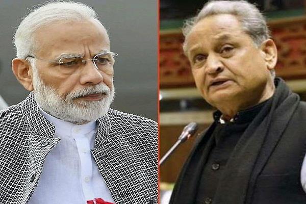 गहलोत का आरोप- राजस्थान में सरकार तोड़ने के लिए करोड़ों का ऑफर दे रही भाजपा