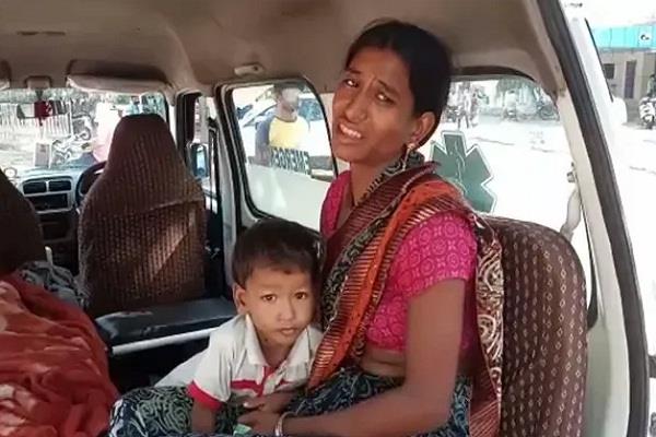 पत्नी के पास नहीं थे पर्ची बनवाने के लिए 5 रुपए, अस्पताल की दहलीज पर तड़प-तड़प कर पति ने तोड़ा दम