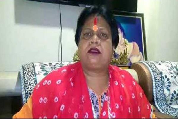 AMU: छात्रा को हिजाब पहनाने की धमकी देने वाले छात्र को BJP की पूर्व मेयर ने दी पाक जाने की नसीहत