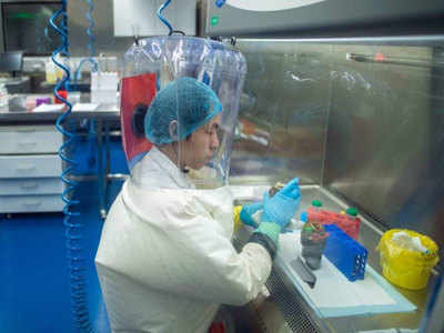 सैकड़ों वैज्ञानिकों का दावा, हवा से भी फैलता है कोरोना वायरस, WHO से की संशोधन की मांग