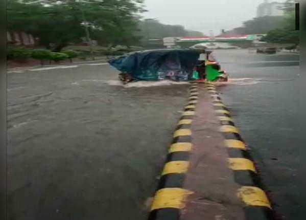 बारिश से पानी-पानी दिल्ली