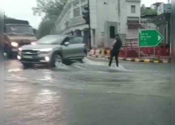कई वाहन हुए खराब