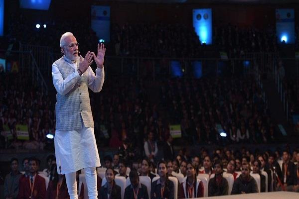 छात्रों को पीएम मोदी का मंत्र, कहा- अब How to think पर करो फोकस