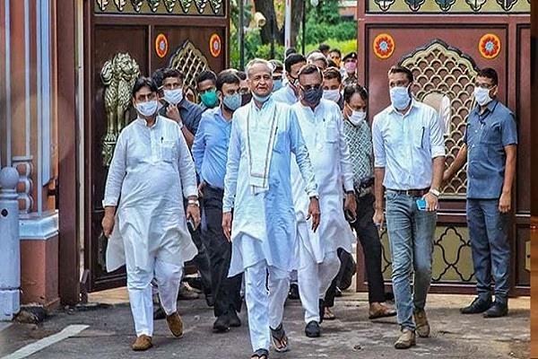 गहलोत का दावा- राजस्थान में पांच साल पूरे करेगी कांग्रेस, आगे भी जीतेंगे चुनाव