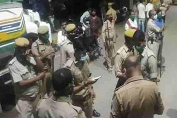 कौशांबी में कानपुर एनकाउंटर जैसी घटना, दबिश देने गई पुलिस पर हमला, लूटे मोबाइल-पिस्टल
