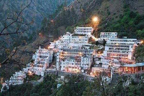 वैष्णो देवी यात्रा पर फिर संकट के बादल, भवन में पुजारी समेत 8 कर्मचारी निकले कोरोना पॉजिटिव