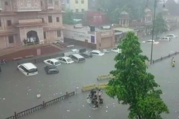 जयपुर में लगातार 8 घंटे मूसलाधार बारिश, सड़कें बनीं तालाब…पानी में डूबी कारें