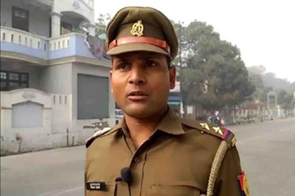निलंबित दारोगा बोला- जब तक रहेंगे SSP आकाश तोमर तब तक नही आऊंगा इटावा