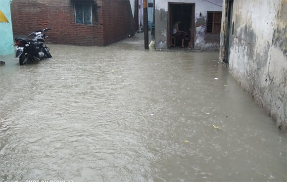 देवबंद: सोमवार की सुबह हुई बारिश ने किया नगर को पानी पानी