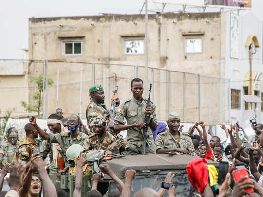 mali crisis : पश्चिम अफ्रीकी देश माली में विद्रोही सैनिकों ने राष्ट्रपति और प्रधानमंत्री को किया ‘गिरफ्तार’
