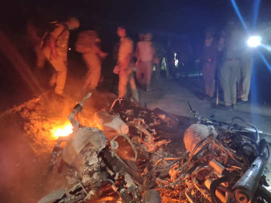 आजमगढ़ में ग्राम प्रधान की गोली मारकर हत्या, हिंसा पर उतरे ग्रामीणों ने फूंकी पुलिस चौकी