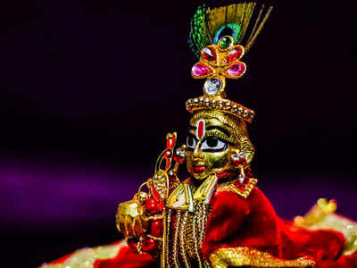 Krishna Janmashtami 2020: कोरोना संकट के बीच जन्माष्टमी की धूम, मंदिरों में श्रद्धालुओं की एंट्री पर प्रतिबंध