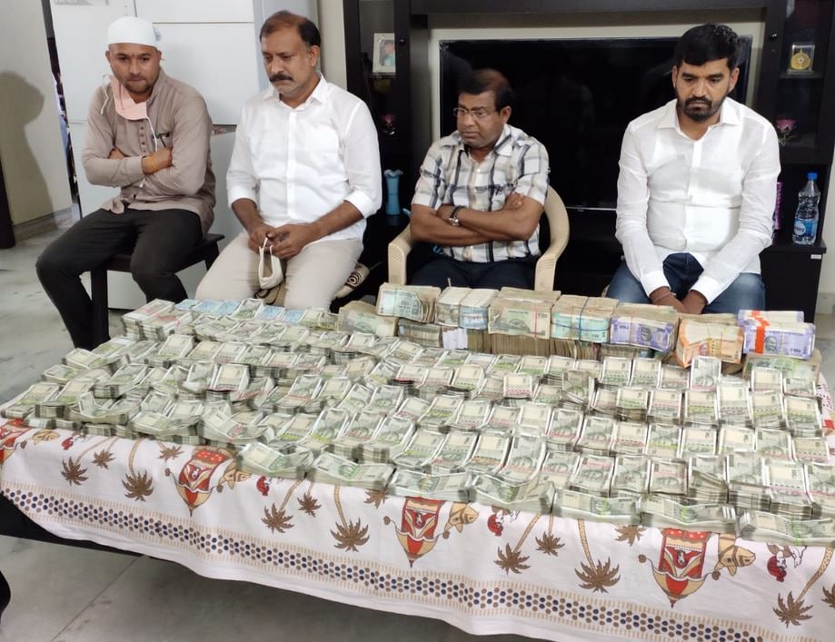 तहसीलदार के घर छापा, इतना पैसा मिला कि लग गया ढेर