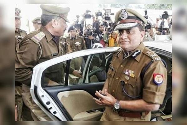 UP: भ्रष्टाचार की गिरफ्त में पूर्व DGP ओपी सिंह, SIT ने कहा-अफसरों के तबादलों में हुआ बड़ा भ्रष्टाचार