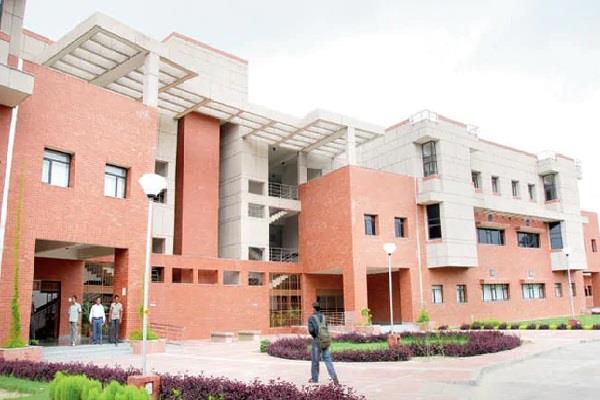 कानपुर: अनुसंधान केंद्र स्थापित करने में IIT करेगा रेलवे की मदद, MOU पर हुए हस्ताक्षर