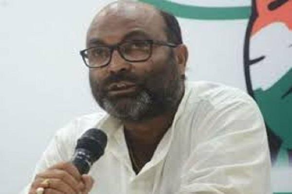 कर्ज,फसल बर्बादी की दोहरी मार से अन्नदाता की जान सांसत में: लल्लू