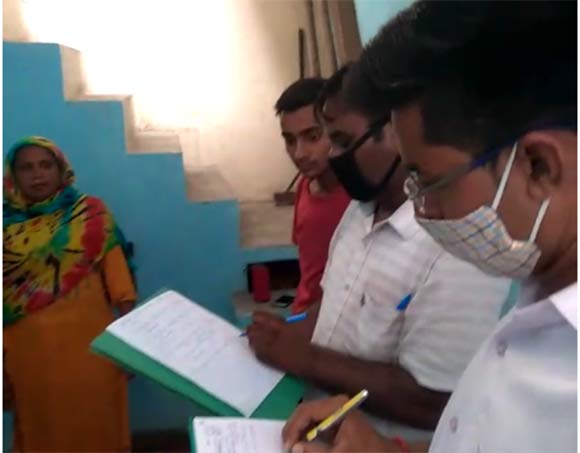 अध्याना में ग्राम प्रधान की शिकायतों की जांच करने पंहुची टीम, मिली गड़बड़ी