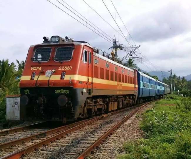 Indian Railways : दुर्गा पूजा, दशहरा, दिवाली, छठ में आपको घर तक पहुंचाएगी रेलवे, इन रूट्स पर बढ़ाए गए ट्रेनों के फेरे