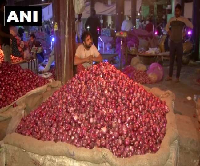 Vegetable Price Hike: बढ़ते प्याज के दामों ने बिगाड़ा दिल्ली-NCR के लोगों के किचन का बजट