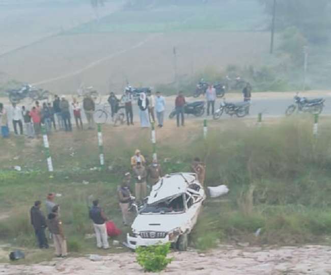 Accident On Expressway: उन्नाव में एक्सप्रेस-वे पर कार पलटने से दो की मौत, तीन की हालत गंभीर