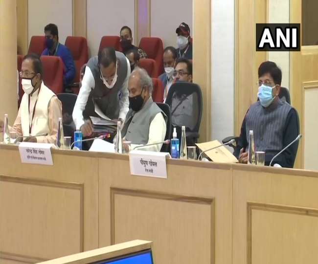 कृषि कानूनों का विरोध कर रहे किसानों के साथ पीयूष गोयल और नरेंद्र सिंह तोमर ने की बैठक