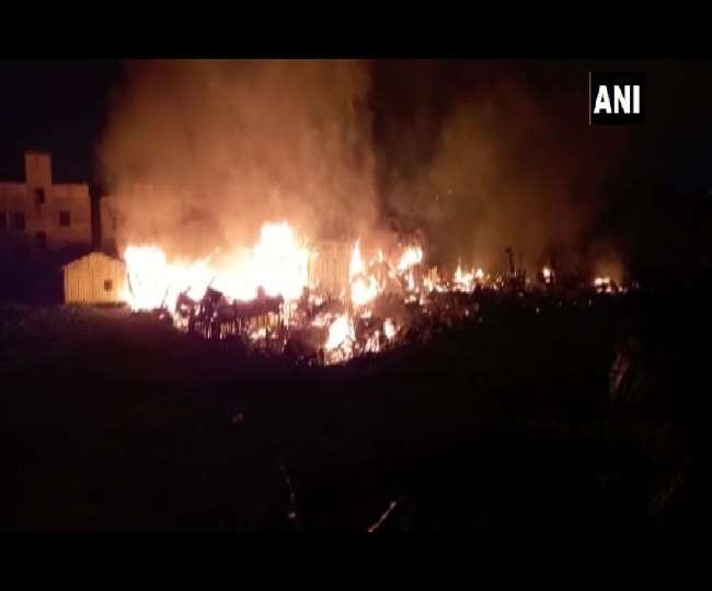 Fire in Kolkata: कोलकाता के न्यू टाउन में 30 घरों में लगी आग, जलकर हुए राख