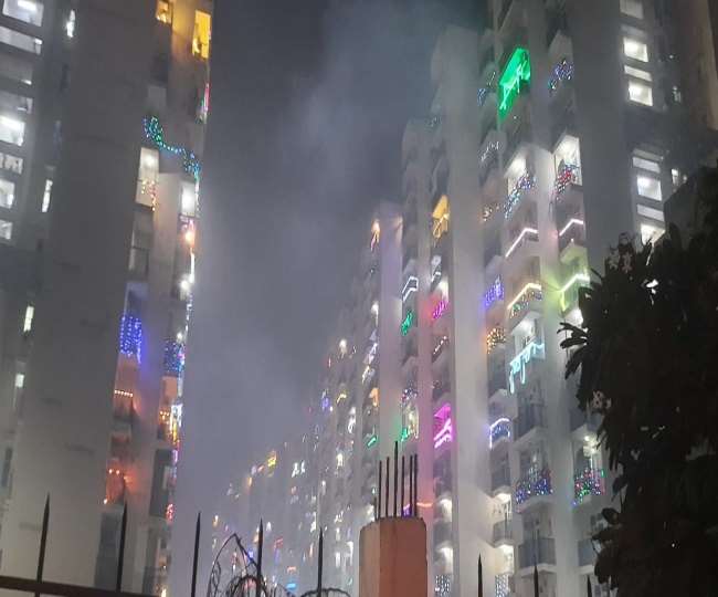 बैन के बावजूद दिल्ली-NCR में लोगों ने फोड़े पटाखे, खतरनाक श्रेणी में जा सकता है प्रदूषण