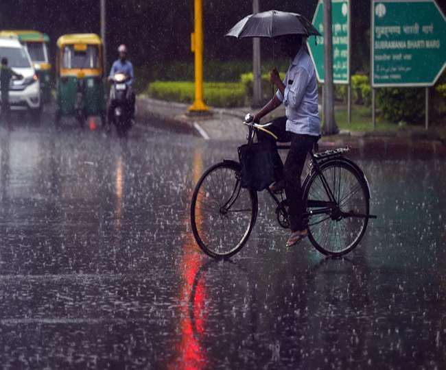 Weather Forecast News Update: आज बदलेगा मौसम का मिजाज, UP-हरियाणा व दिल्ली में होगी बारिश