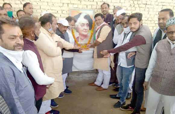 जिला व महानगर कांग्रेस ने मनाई इंदिरा गांधी की जयंती