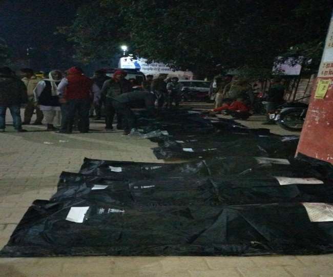 Pratapgarh UP Road Accident : प्रतापगढ़ में बड़ी सड़क दुर्घटना, तेज रफ्तार बोलेरो व ट्रक की भिड़ंत में 14 की मौत