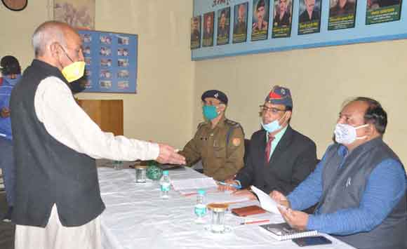 जिला सैनिक बंधु की बैठक में सुनीं पूर्व सैनिकों की समस्याएं