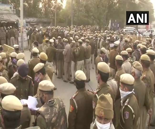 LIVE Farmers Protest: दिल्ली-सोनीपत बॉर्डर पर BSF और CISF की टुकड़ियां तैनात, फरीदाबाद-दिल्ली टोल पर कई किलोमीटर लंबा जाम