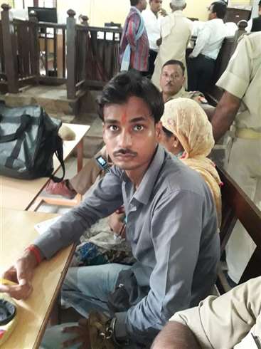 वाराणसी में मुठभेड़ : पुलिस मुठभेड़ में एक लाख का इनामी किट्टू मारा गया, दारोगा समेत दो जख्मी