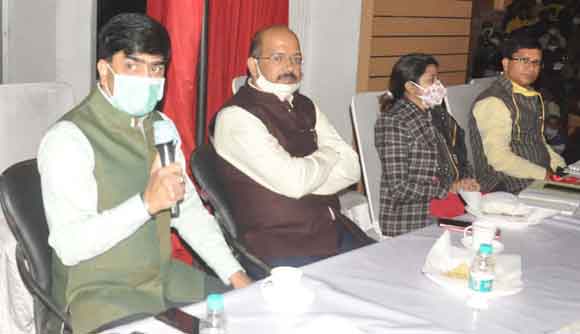 मेरठ खण्ड स्नातक व शिक्षक निर्वाचन के प्रशिक्षण कार्यक्रम में अनुपस्थित 9 पीठासीन अधिकारियों सहित 27 के विरूद्ध एफआईआर दर्ज कराने के निर्देश