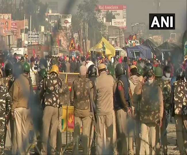 LIVE: किसानों का ‘दिल्ली चलो’ प्रदर्शन, सिंघु बॉर्डर पर रोके गए किसान, पुलिस ने किया आंसू गैस का इस्तेमाल