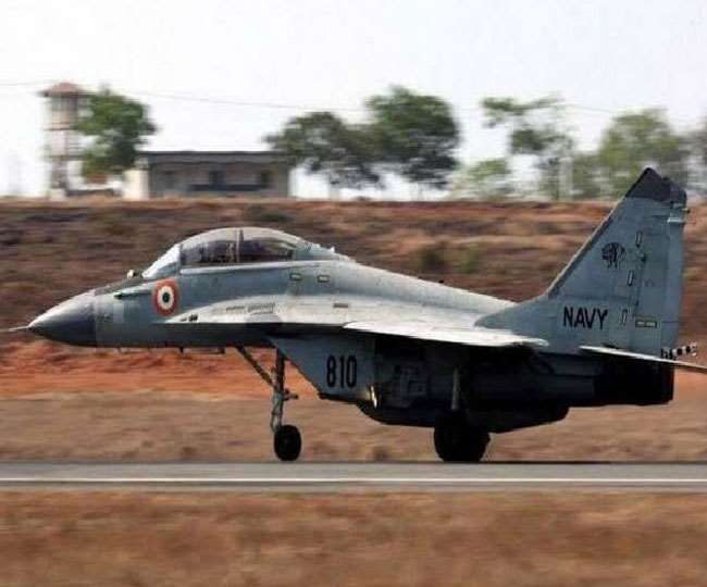 MiG-29K का ट्रेनी विमान हुआ दुर्घटनाग्रस्त, एक पायलट मिला और दूसरे की तलाश जारी