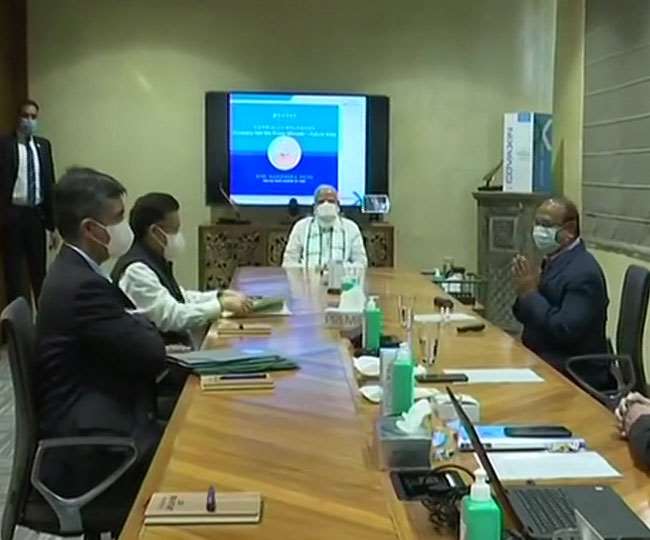 LIVE: हैदराबाद में भारत बायोटेक पहुंचे पीएम मोदी, कोरोना वैक्सीन की तैयारियों की कर रहे हैं समीक्षा