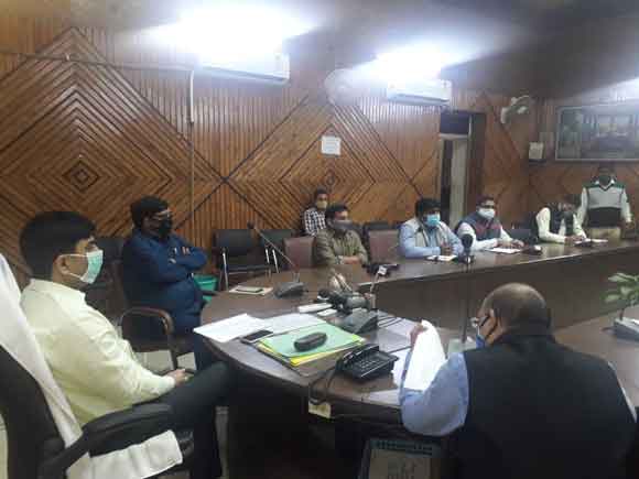 खुले वाहनों में कुडें का आवगमन न करें -जिलाधिकारी