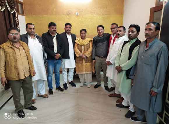 एम एल सी स्नातक चुनाव में सपा प्रत्याशी के लिए शशिबाला पुंडीर ने चलाया जन संपर्क अभियान’