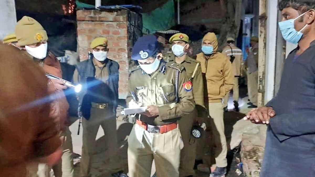 UP: बांदा में ट्रिपल मर्डर, सिपाही, मां और बहन की हत्या