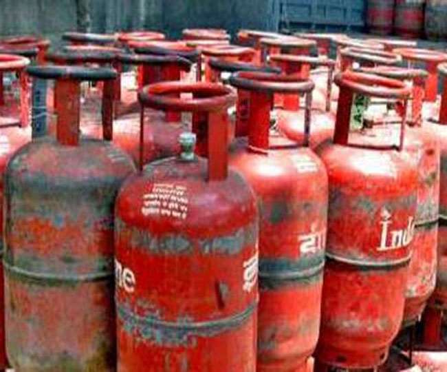 LPG Gas Cylinder Price: दिसंबर में रसोई गैस मिलेंगे इस दाम पर, यहां से फटाफट कर सकते हैं चेक