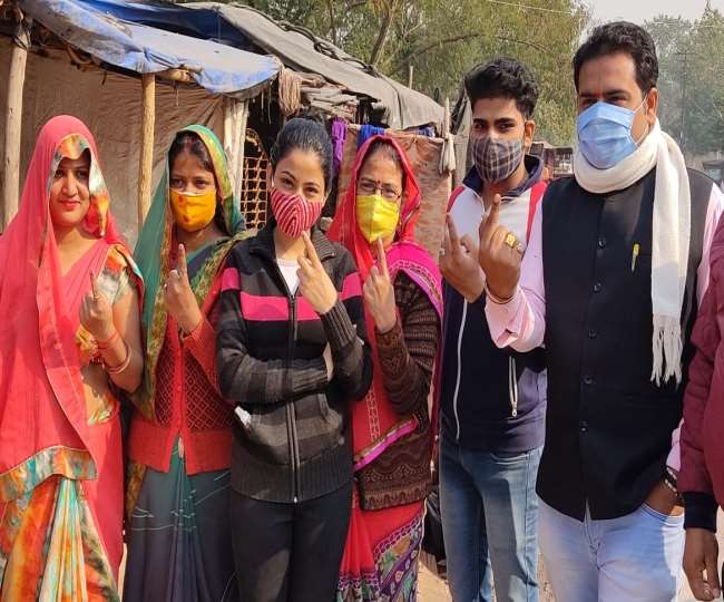 Live UP MLC Chunav 2020: दाेपहर 2 बजे तक मतदान की गति पे पकड़ी कुछ रफ्तार