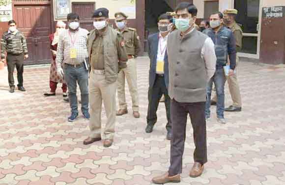 कड़ी सुरक्षा व्यवस्था के बीच सम्पन्न हुआ स्नातक व शिक्षक सीट पर मतदान